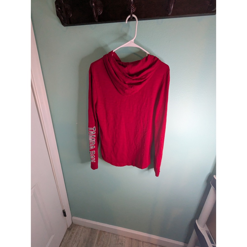 Fanatics Tampa Bay Buccaneers Mens Small Red Long Sleeve Hooded T-Shirt NFL - Picture 3 of 5